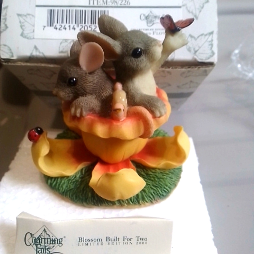 Charming tails Blossom Built For Two